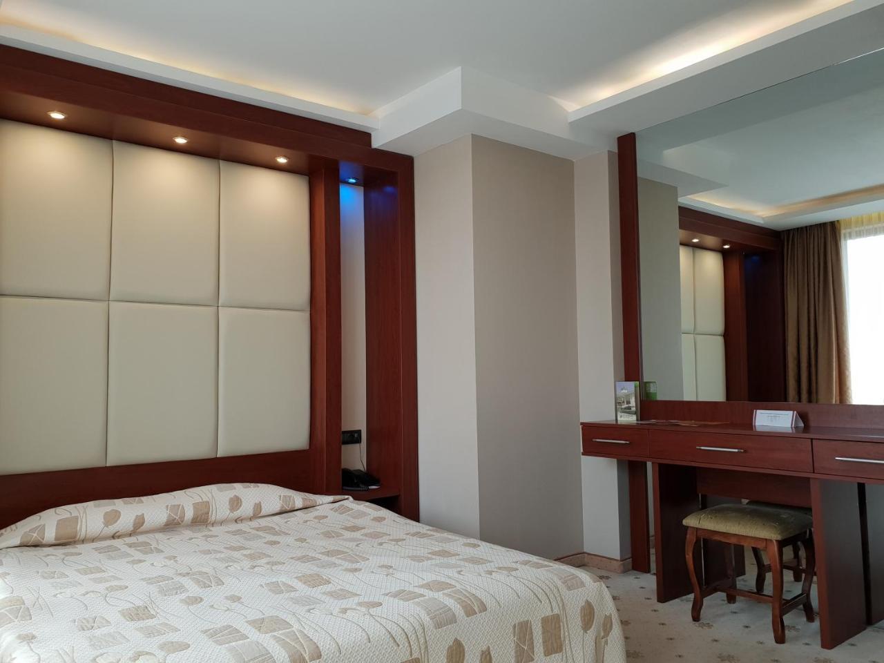 National Palace Wine & Spa Hotel Сливен Экстерьер фото